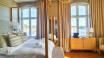 I 2023 blev værelserne i Det Lille Hotels Tollbodden-bygning renoveret. Bo i en stilfuld suite med dejlig udsigt over havnen.