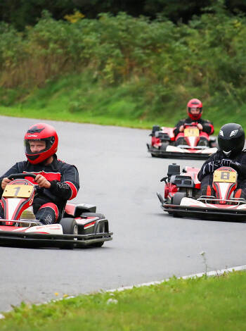Besøk gokartbanen for et adrenalinkick