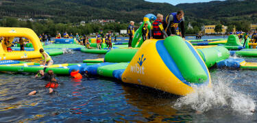 Vid Randersfjorden och intill hotellet ligger den vackra vattenparken Randsfjord, dit du kan åka och njuta av vackra sommarkvällar