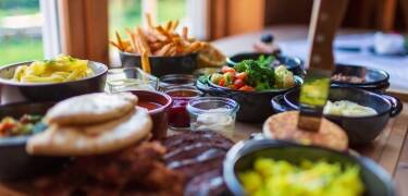 Kosten Sie die leckeren Gerichte des Restaurants: sie werden aus frischen Zutaten der Saison zubereitet.