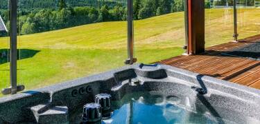 Entspannen Sie nach einem erlebnisreichen Tag im Jacuzzi des Hotels.