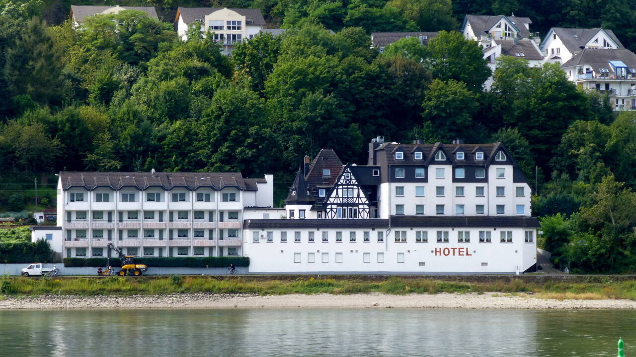 Das Hotel L'Europe ist als einziges Hotel am Ort direkt am Wasser gelegen.