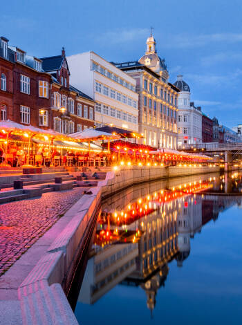 Med kort avstånd till Århus kan ni dessutom passa på att uppleva denna vackra stad - även känd som "Smilets By".