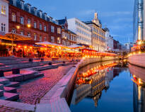 Die kurze Entfernung nach Aarhus bietet Ihnen ideale Möglichkeiten, die vielen Möglichkeiten in der Stadt des Lächelns zu erkunden.