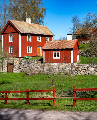 Erleben Sie den Geburtsort Småland von Vilhelm Moberg während eines Urlaubs im Amigo Hotell in Emmaboda.