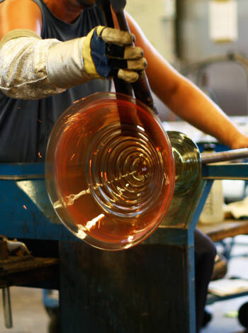 The hotel is located in the heart of the Kingdom of Glass, a short distance from several famous glassworks.