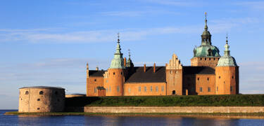 Kör på utflykt till Kalmar och utforska stadens sevärdheter, kultur och historia.