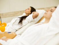 Slapp av i hotellets spa-område som heter ’Skogens Kilde’, Skjem dere bort med massasje eller spa-behandling.