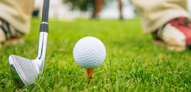 Spill en runde golf ved Hulta Bollebygd GK, som ligger i kort bilavstand fra hotellet.