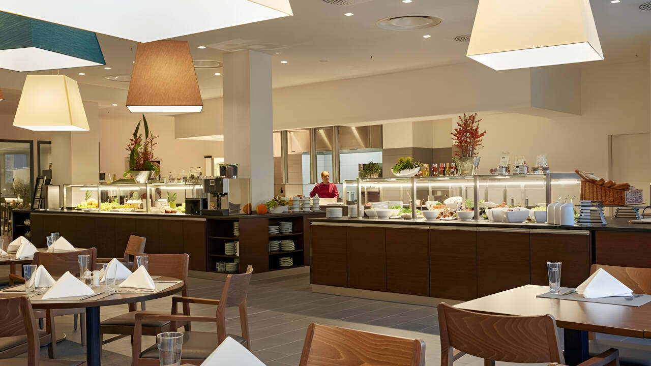 Der serveres en generøs morgenmad, og du får 10 % rabat på udvalgte restauranter.