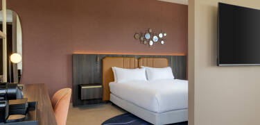 Die geräumigen Hotelzimmer sind die perfekte Wahl und bieten Modernität und Komfort.