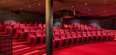 Corendon Amsterdam Schiphol Airport verfügt über ein hauseigenes Kino mit Filmvorführungen.