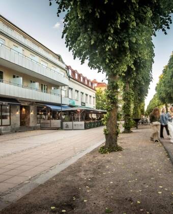 Hotellet er et lite og sjarmerende hotell med sentral beliggenhet på gågaten i Trollhättan.