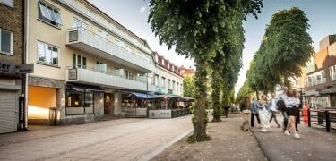 The hotel is a small and charming hotel with a central location on the pedestrian street in Trollhättan.
