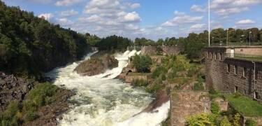 Trollhättan är känt för sitt fall- och slussområdet.