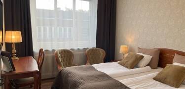 Slapp av på hotellets koselige rom og få ny energi på din miniferie.