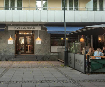 På Hotell Bele bor ni nära restauranger, butiker och sevärdheter.