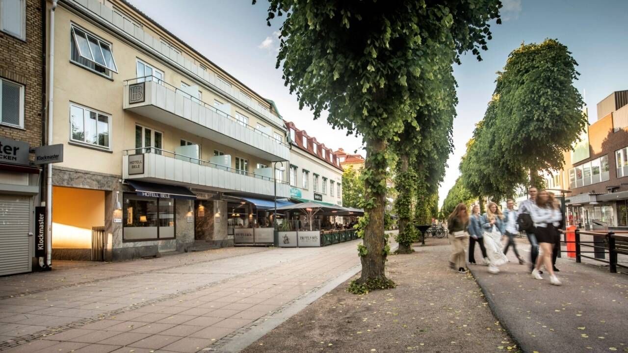 Hotellet er et lille og charmerende hotel med en central beliggenhed på gågaden i Trollhättan.