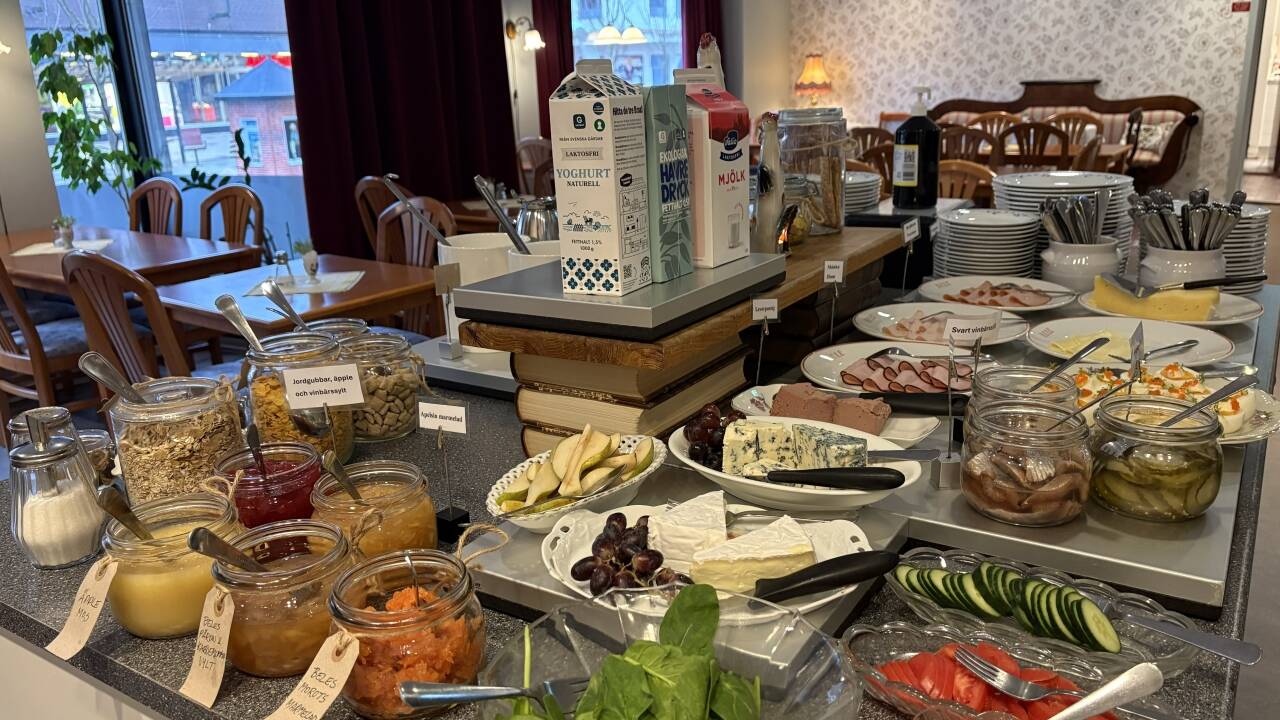 Hotell Bele har også en hyggelig café med hjemmebagt brød og lækkert syltetøj.