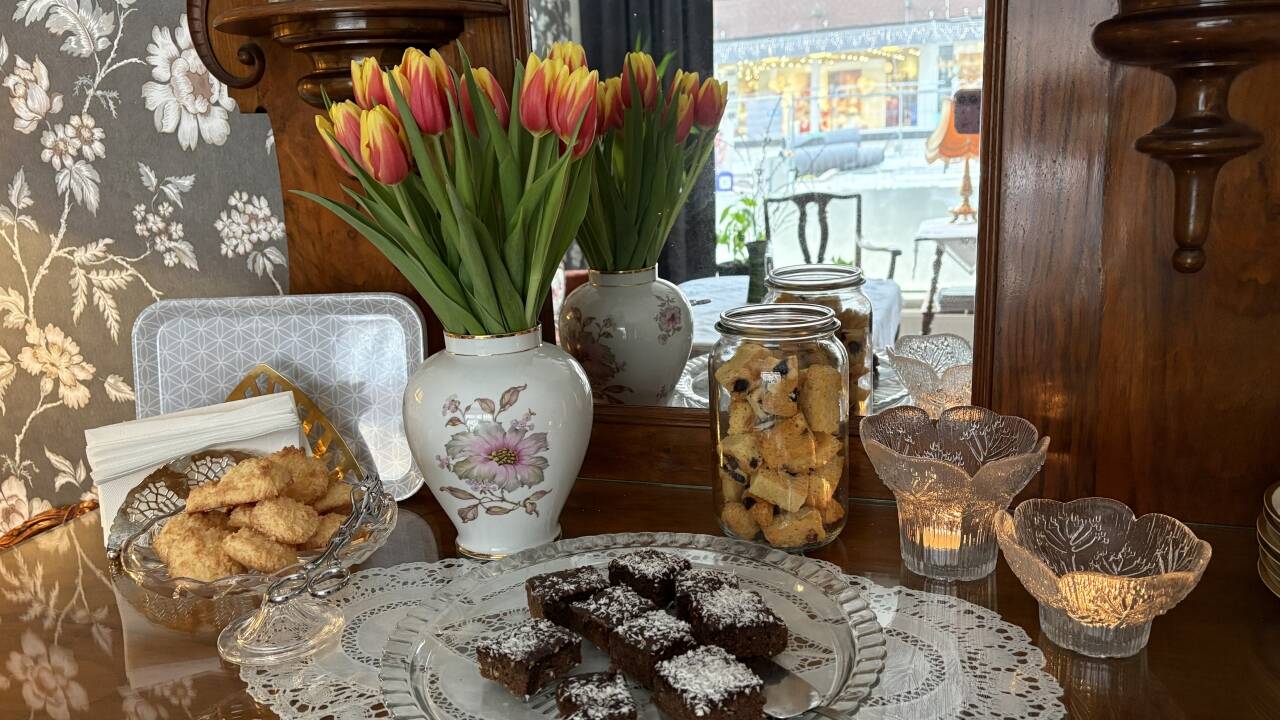 Om eftermiddagen byder hotellet på kaffe og te med hjemmebagte kiks og andre lækkerier.