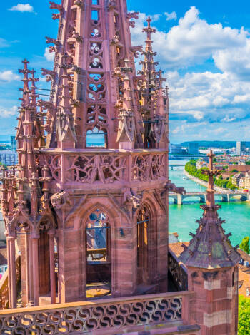 Its location directly on the border means you have the Swiss metropolis of Basel within easy driving distance.