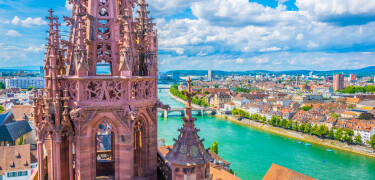 Its location directly on the border means you have the Swiss metropolis of Basel within easy driving distance.