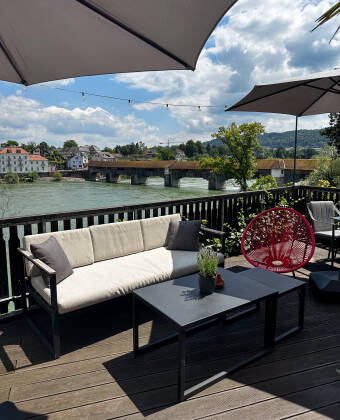 Das Hotel liegt in der Altstadt von Bad Säckingen am Rheinufer und bietet von der großen Terrasse aus eine herrliche Aussicht.