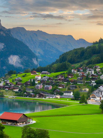 Bo på et firestjernet hotel i hjertet af bjergparadiset Engelberg.