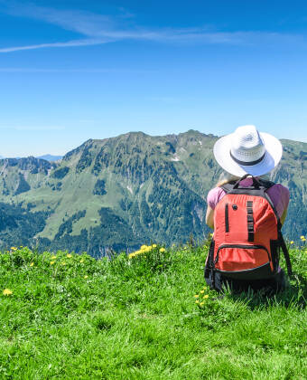 Direkt tillgång till vandringsleder, cykelvägar, via ferrata och sommarrodel.