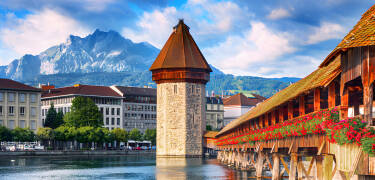 Luzern gilt als eine der schönsten Städte der Welt und ist daher auf jeden Fall einen Besuch wert.