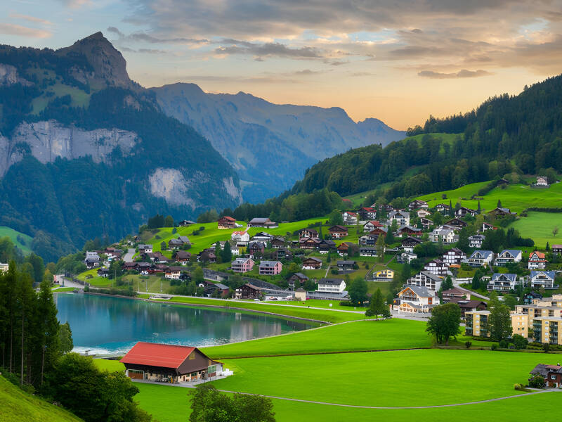 Bo på ett fyrstjärnigt hotell i hjärtat av bergsidyllen Engelberg.
