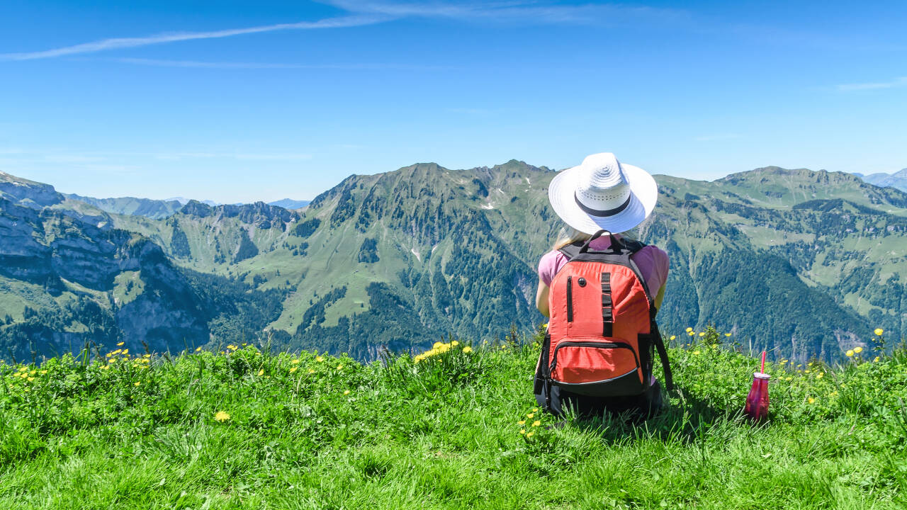 Direkter Zugang zu Wanderwegen, Radwegen, Klettersteigen und Sommerrodelbahnen.