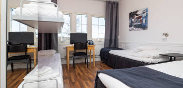 Här bor ni på trevliga och bekväma rum och det går att boka hotellets dubbelrum med upp till två extrasängar