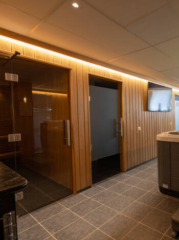 After an eventful day, you can relax in the sauna or hot tub at the hotel.