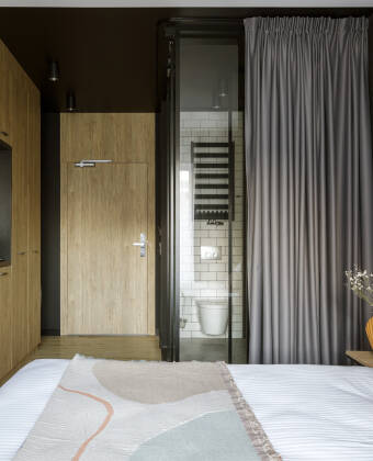 Buchen Sie elegant gestaltete Zimmer mit Balkonen oder Terrassen, Verdunkelungsvorhängen und hochwertigen Annehmlichkeiten.