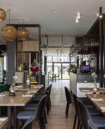 Das Restaurant Natura serviert frische, lokal bezogene Gerichte, bei deren Zubereitung der Schwerpunkt auf hochwertigen Zutaten liegt.