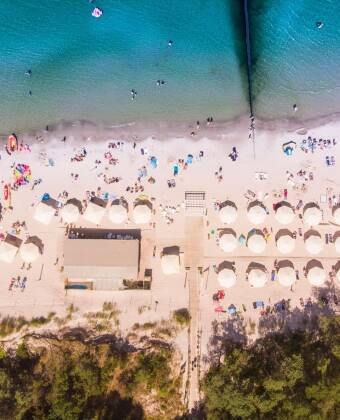 HAVET Hotel har en bred, fin sandstrand med badevakt, animasjoner, strandbar, utleie av utstyr, sportsbaner og Wi-Fi, alt tilgjengelig via en hyggelig sti.
