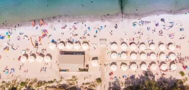 HAVET Hotel har en bred, fin sandstrand med badvakter, en strandbar, uthyrning av utrustning, sportplaner och Wi-Fi, allt tillgängligt via en trevlig stig.