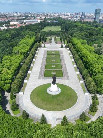 Utforska den historiska Hansastaden Treptow an der Rega, bara 10 kilometer bort.