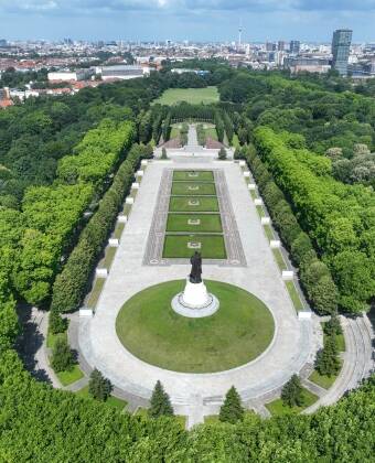 Utforska den historiska Hansastaden Treptow an der Rega, bara 10 kilometer bort.