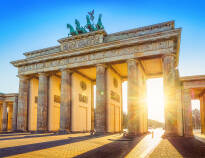 Whether Brandenburg Gate, Alexanderplatz or Gendarmenmarkt, you can reach all of Berlin's sights by train in no time at all.