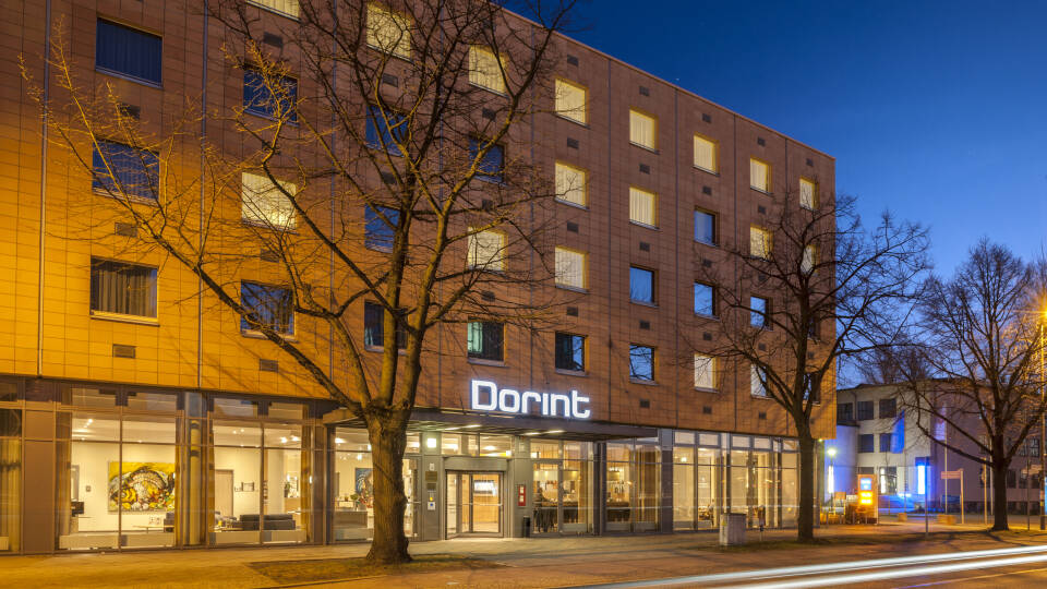 Upptäck den perfekta blandningen av storstadssemester och natur på Hotel Essential by Dorint Berlin-Adlershof.