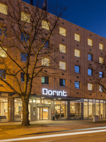 Upptäck den perfekta blandningen av storstadssemester och natur på Hotel Essential by Dorint Berlin-Adlershof.