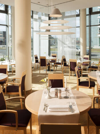 I hotellets restauranger blir du bortskämd enligt den kulinariska konstens alla regler.