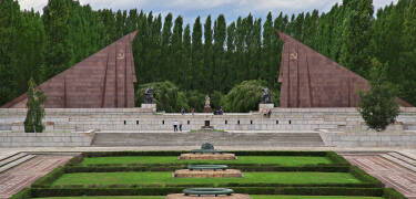 Den nærliggende Treptower Park er perfekt for en pause på landsbygda.