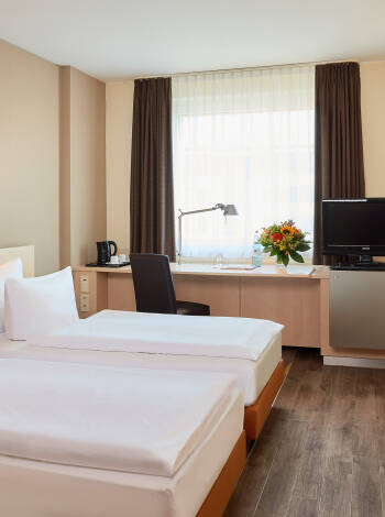 Rummen på Hotel Essential by Dorint Berlin-Adlershof är ljusa och moderna.