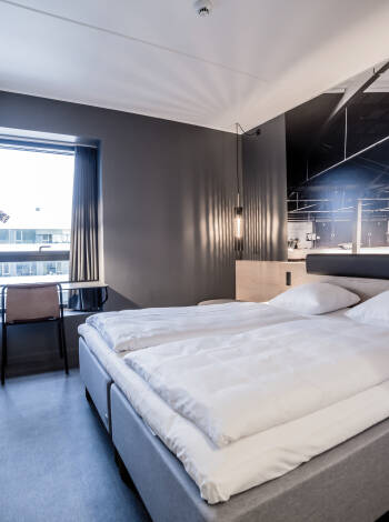 Rummen på Four Points Flex by Sheraton Aarhus Skejby är snyggt inredda i klassisk skandinavisk stil.