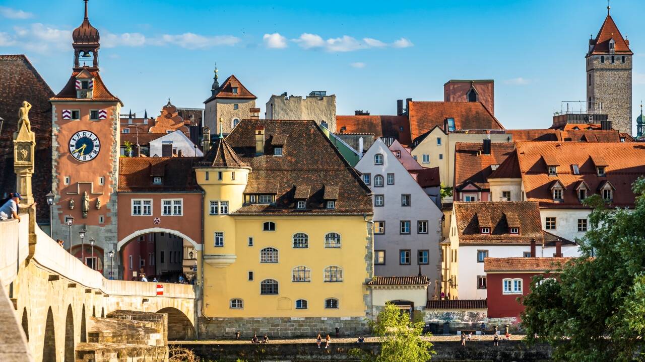 Legg ut på spennende utflukter og besøk for eksempel Donaudurchbruch, Weltenburg-klosteret eller den UNESCO-listede byen Regensburg.
