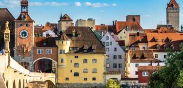 Tag på spændende udflugter og oplev f.eks. Donaudurchbruch, Kloster Weltenburg eller UNESCO-byen Regensburg.