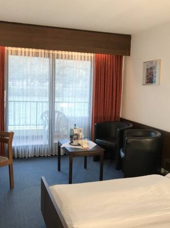 Das Hotel Rheinlust bietet funktionell eingerichtete Zimmer, wahlweise mit Rheinblick.